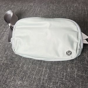 Lululemon everywhere beltbag